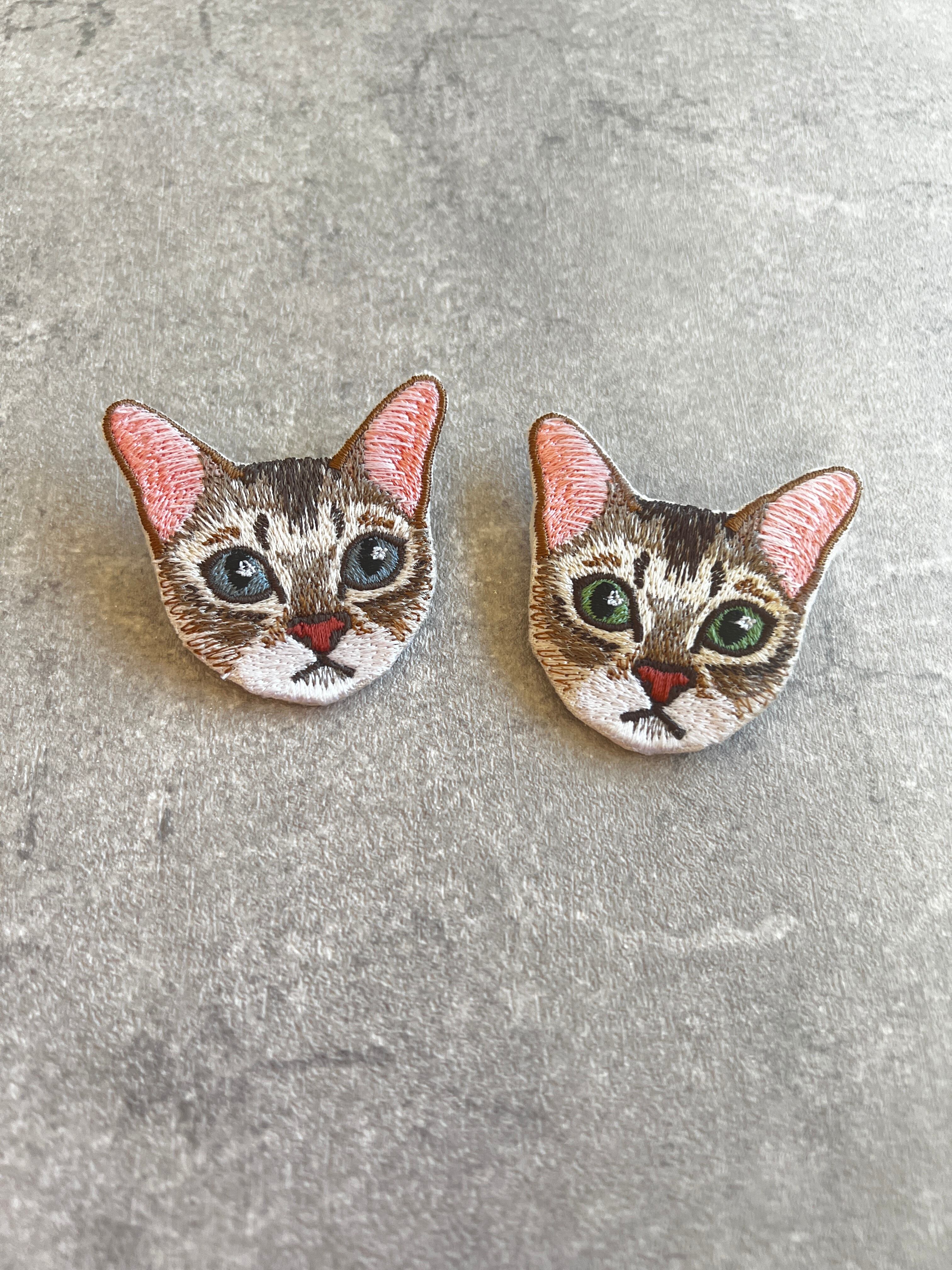 ミシン刺繍で作ったシンガプーラのブローチ | シンガプーラ・猫グッズ