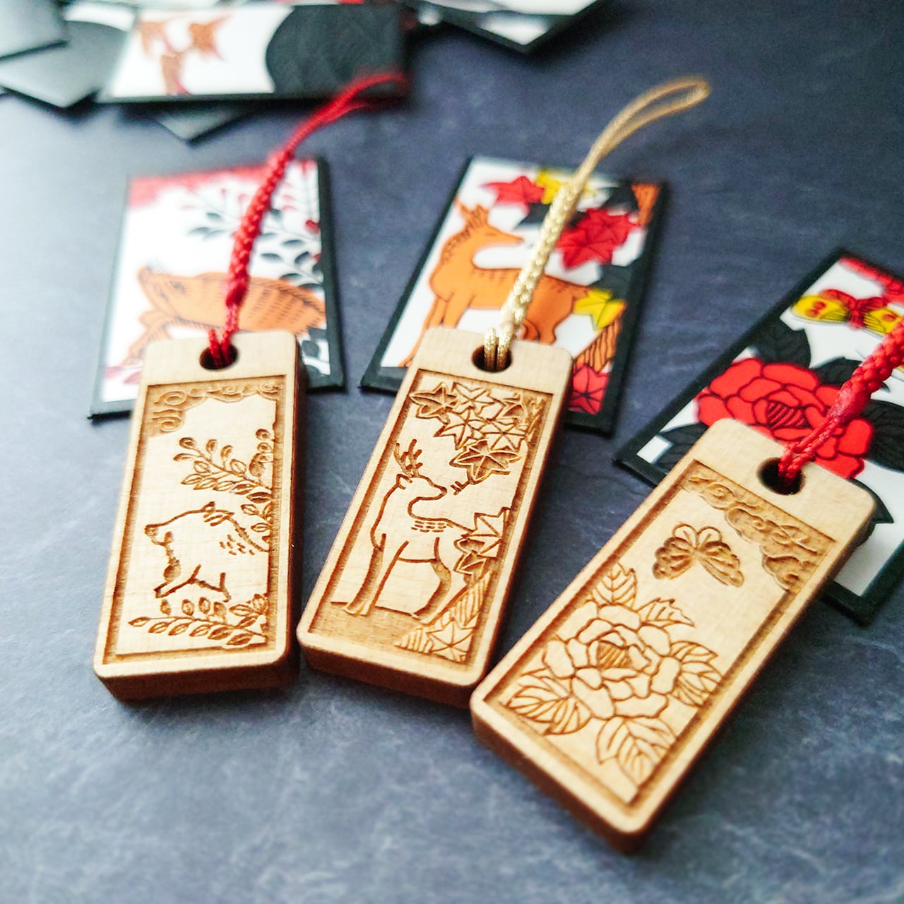最遊記 八戒 天蓬 根付ストラップ 木札 ウッドキーホルダー 花札 新品未開封 花札の木札の根付-萩に猪- | をりをり-woriwori-