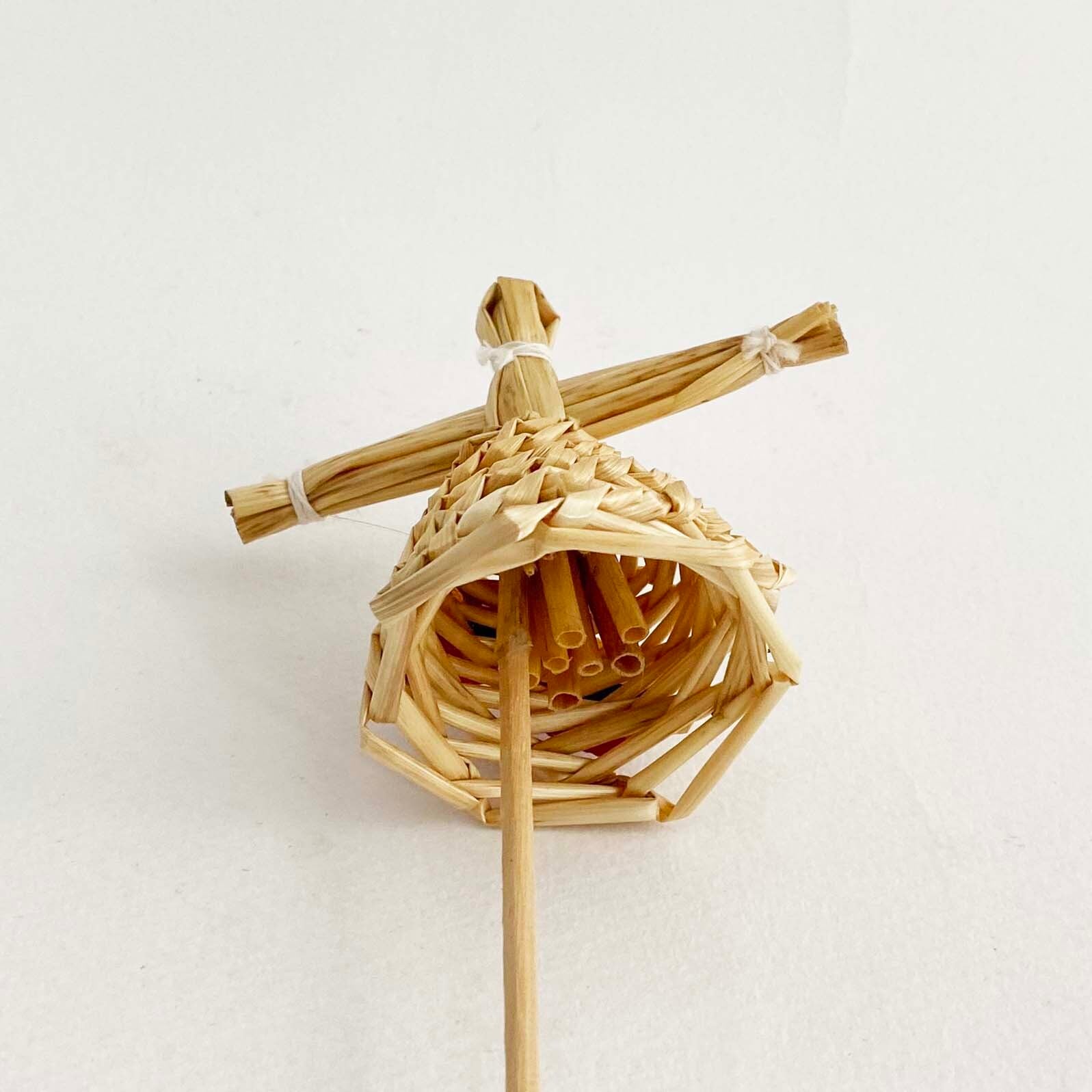 リトアニア 棒付き麦わら人形