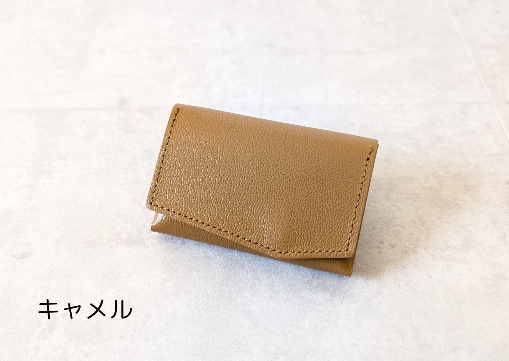 独自構造でまるでお札・摩擦レス。ミニ財布の悩みを全て解決する 独自構造でまるでお札・摩擦レス。ミニ財布の悩みを全て解決する