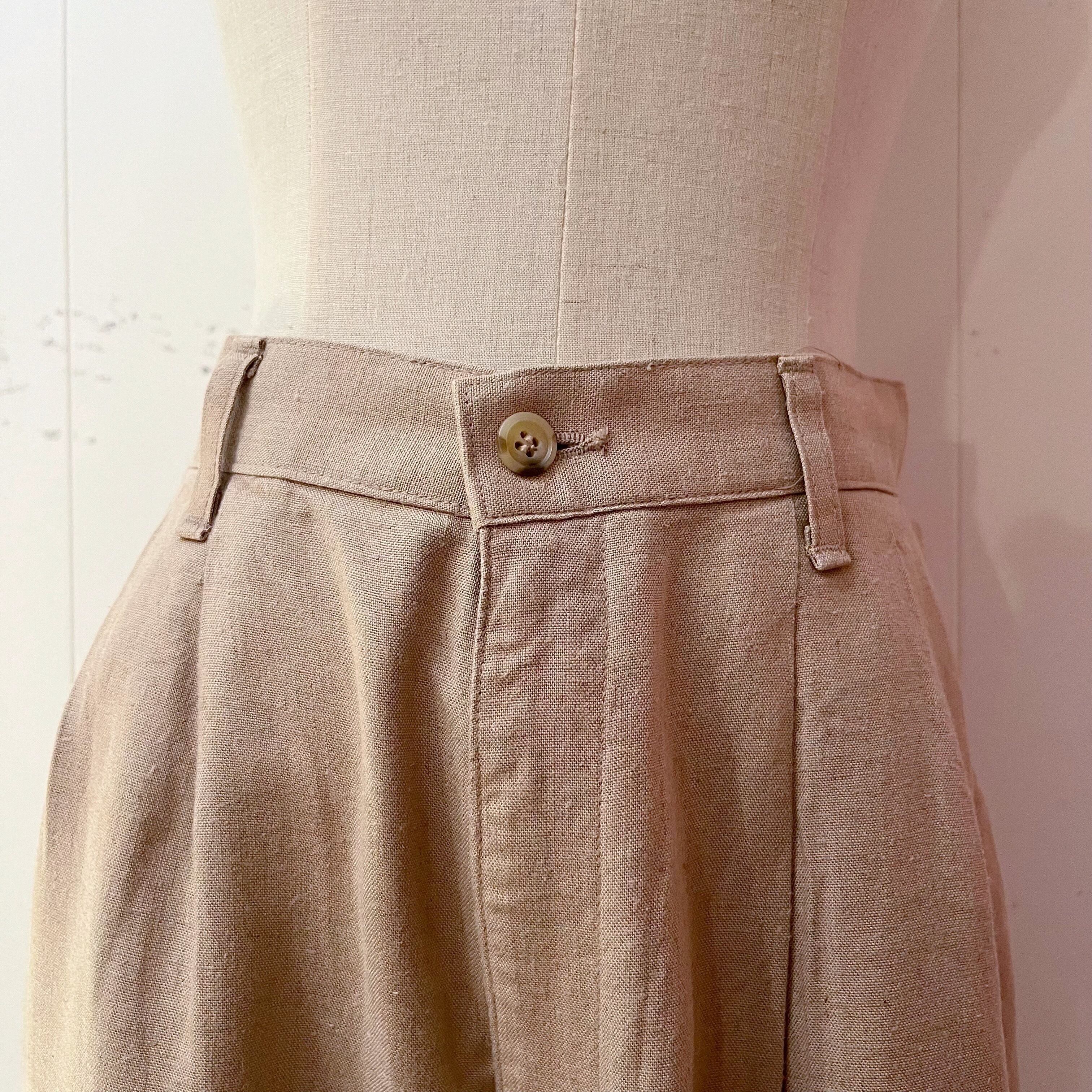 linen beige tuck half pants