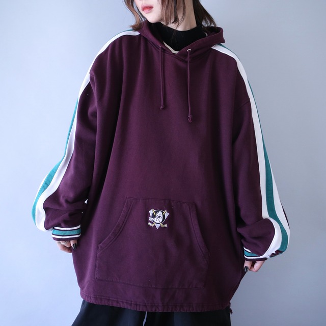 "STARTER " sleeve line design embroidery logo over silhouette sweat parka