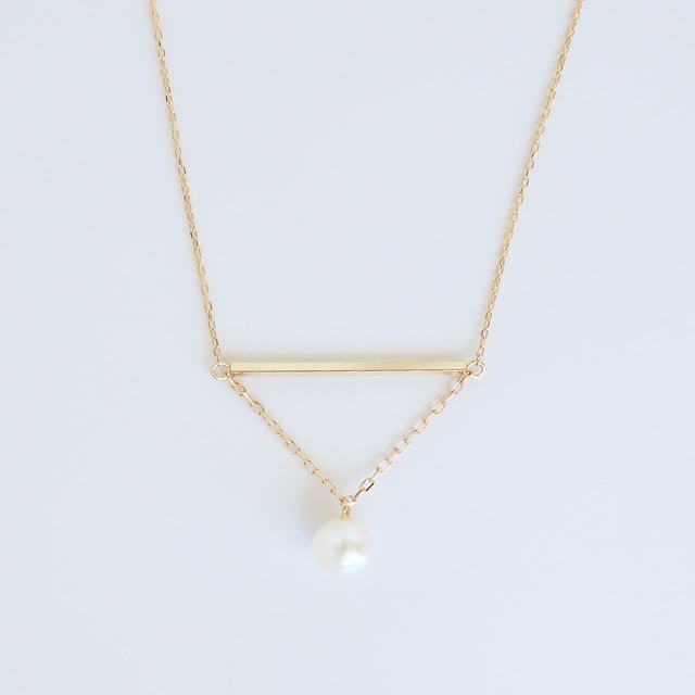 contrast necklace