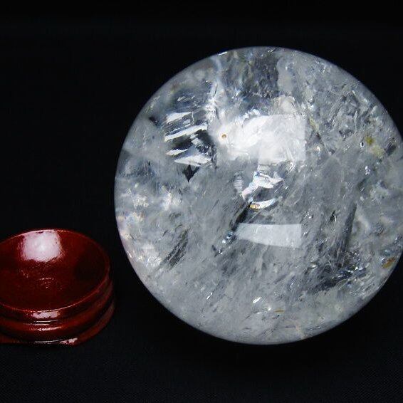 水晶 丸玉 虹入り 69mm スフィア 置物 水晶玉 一点物 151-8756