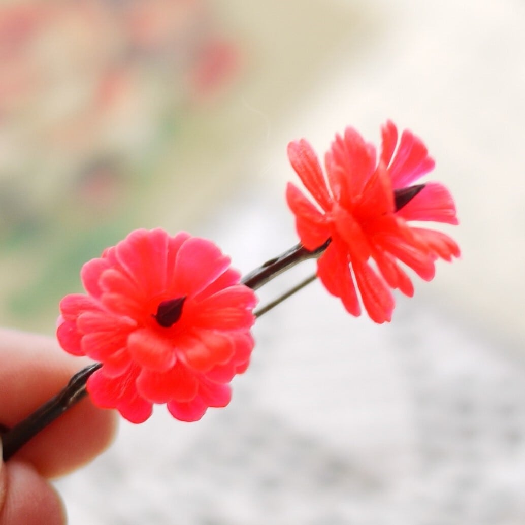 花のブローチ ヴィンテージ DDR 国際女性デー 旧東ドイツ ダリア薔薇 赤