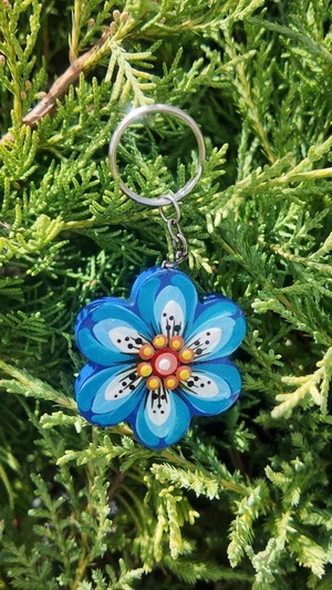 木製キーホルダー・花（製作者：巨匠ホメンコ作）