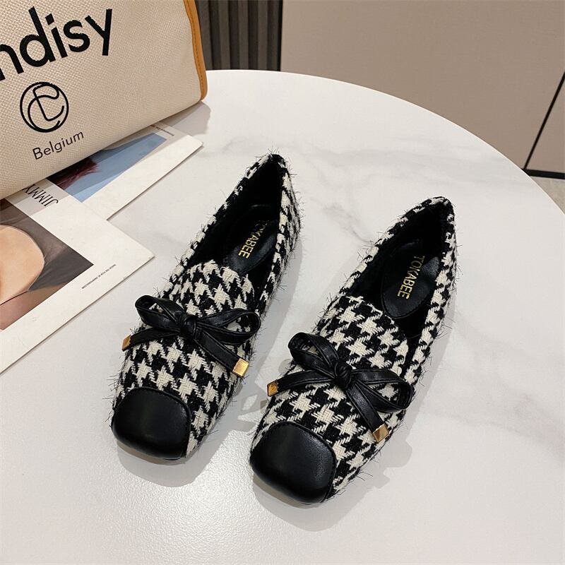 上品・大人系　JIMMY CHOO  ボルドー色　ローヒール