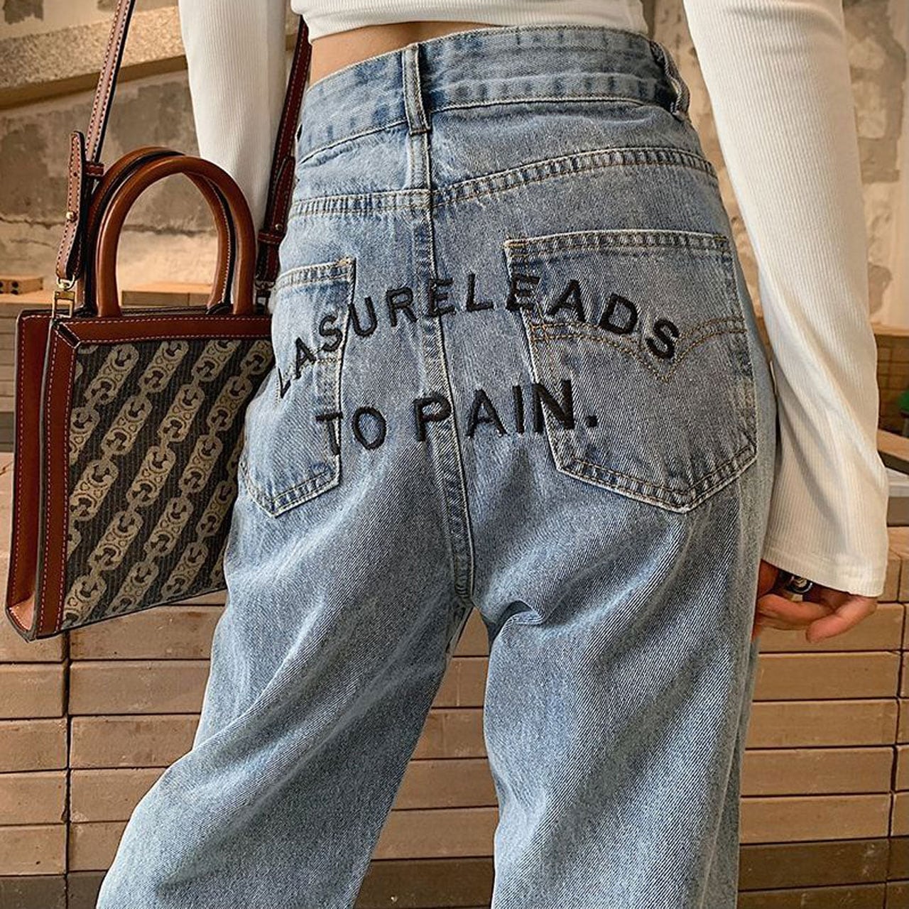 ヒップロゴ刺繍デニムパンツ R00190