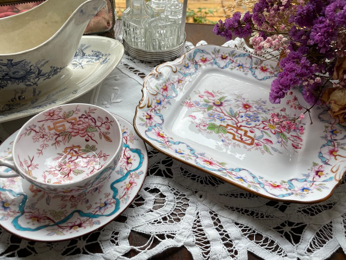 ref : 1903 アンティークスクエアプレート ・Sarreguemine / Minton 