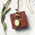 カフェで シトロンタルト　ヴィンテージ・ガラス カボションとオニキスのネックレス　