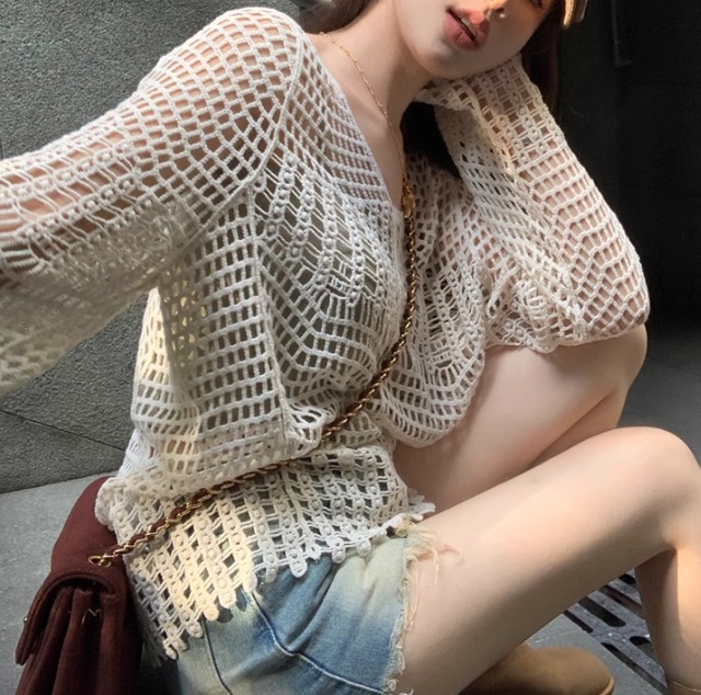 レディース トップス ニット 長袖 Vネック 襟なし かぎ針編み 透け感 かわいい 大人可愛い シンプル カジュアル おしゃれ ガーリー ルーズ 個性的 存在感 抜け感 キュート ボヘミアン 無地 春 夏 秋 ロングシーズン デート お出かけ イベント 女子会 休日 ショッピング コンサート ライブ お花見 カフェ 重ね着 プレゼント プチプラ 普段使い 着回し モテ インスタ映え S M L 小さいサイズ 大きいサイズ オフホワイト ベーシックカラー 大人カラー