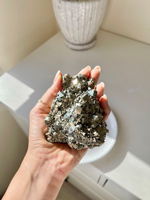 ペルー産　レア‼️8面体結晶巨大パイライトクラスター