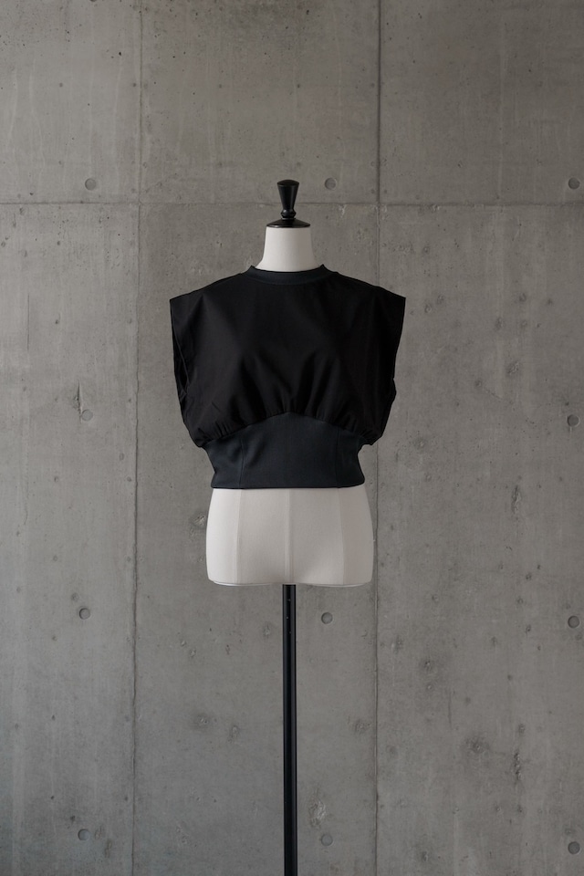 cropped cut and sew(black)4月中旬頃より発送