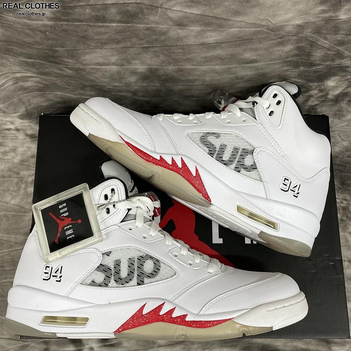 Supreme × NIKE airjordan5 シュプリーム　ジョーダン5