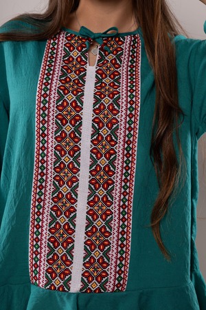 ウクライナ刺繍ヴィシヴァンカ　チュニック クロスステッチ　手刺繍　麻　レディース・フリーサイズ