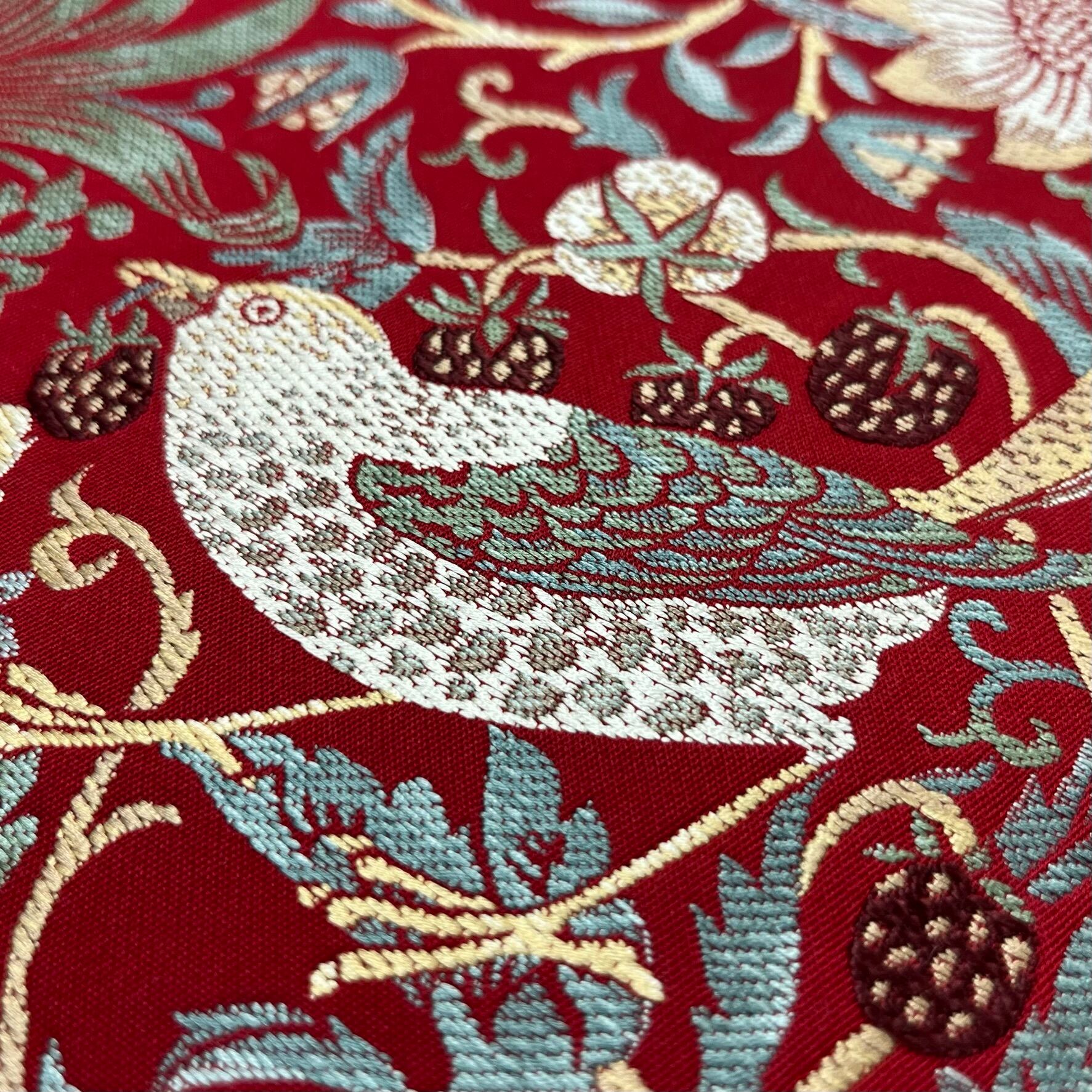 なごや帯 いちご泥棒 (濃赤)： MORRIS（ウィリアムモリス） | 川島織物 