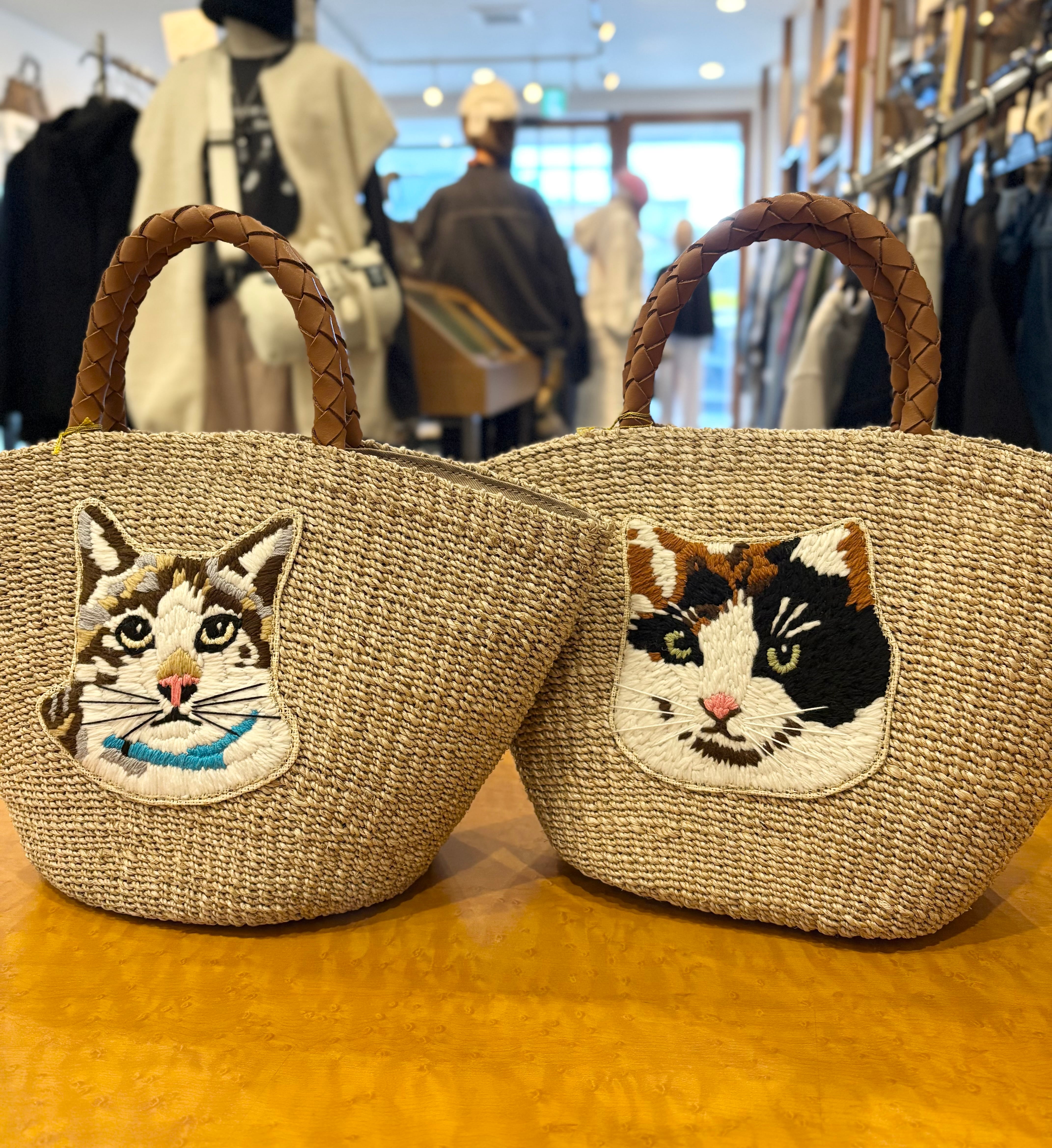 【美品】VIOLAd'ORO ヴィオラドーロ アバカ カゴバッグ 刺繍 ネコ 猫刺繍カゴバッグ VIOLAd'ORO【ヴィオラドーロ】 | KURUKURU大和高田店