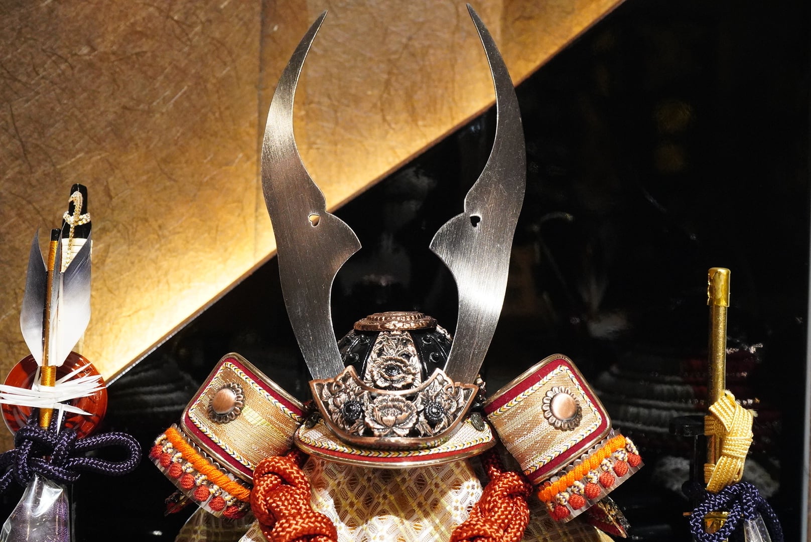 御兜飾り 五月人形 兜 収納飾り 10号（245to0118）一徳 ym1190n（gk205b/yb1029