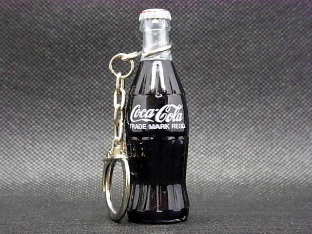 コカ・コーラ　キーチェーン付きミニボトル