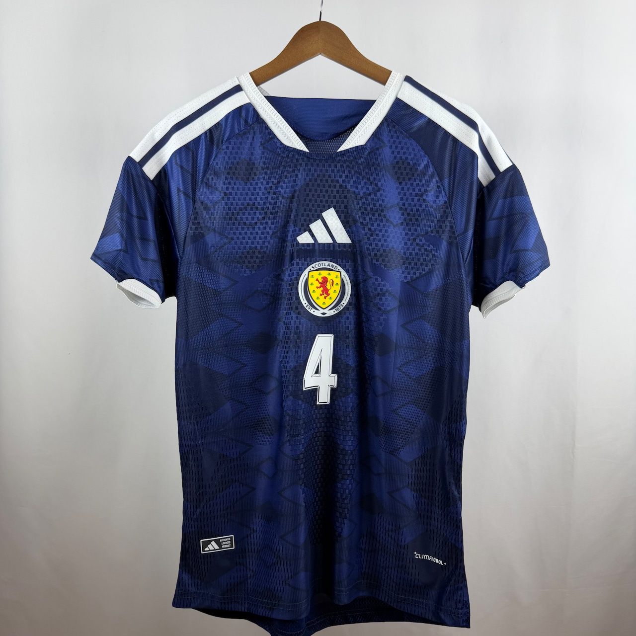 【即納】スコットランド代表 2026 ホーム サッカーユニフォーム McTOMINAY #4