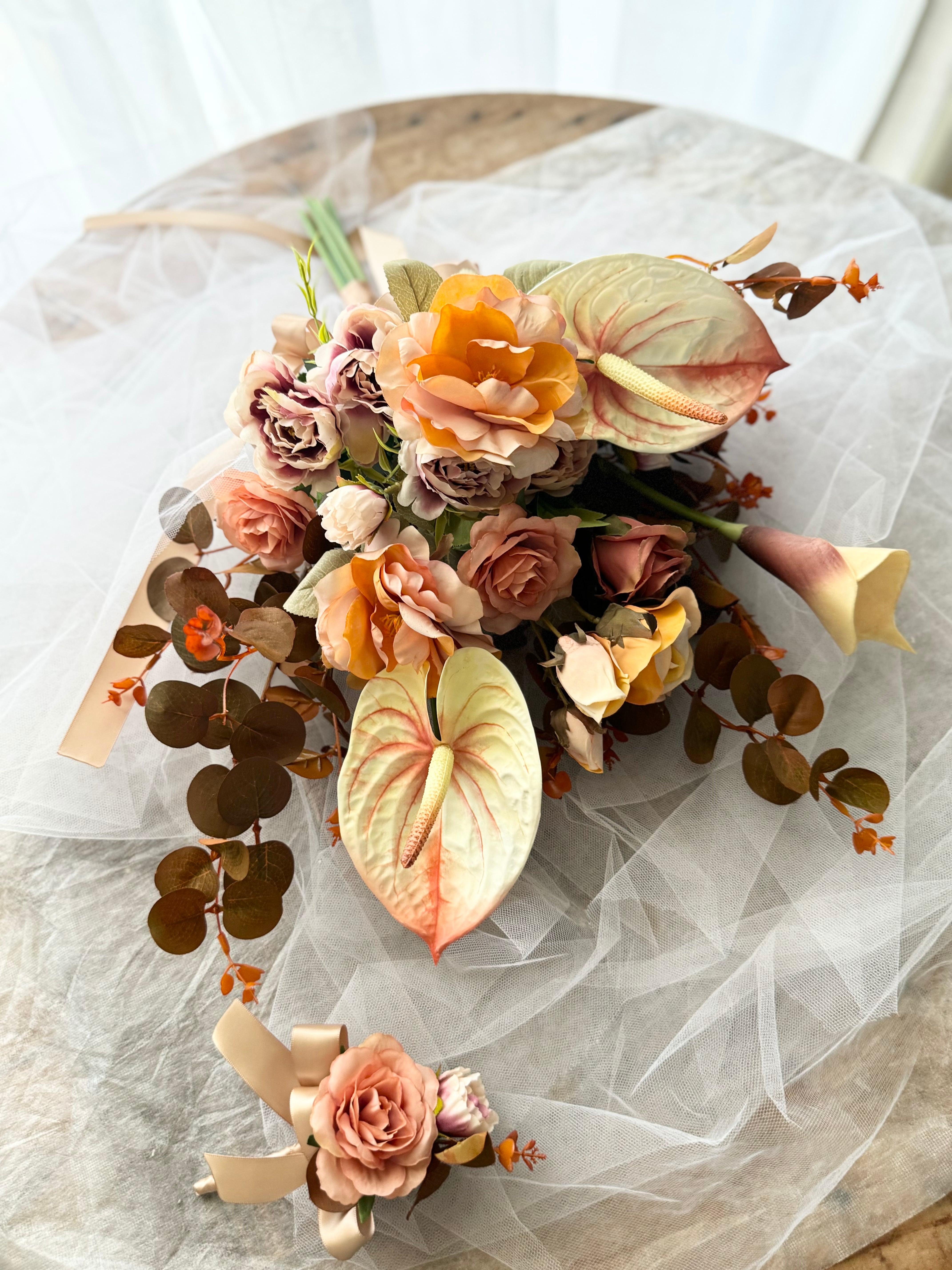 ウェディングブーケ ブートニア 造花 オレンジ ピオニー テラコッタカラー♡オレンジ系♡クラッチブーケ&ブートニア (ブートニア付き)ウェディングブーケ  造花ブーケクラッチブーケ テラコッタカラー テラコッタ系 クラッチブーケ ブートニア付き