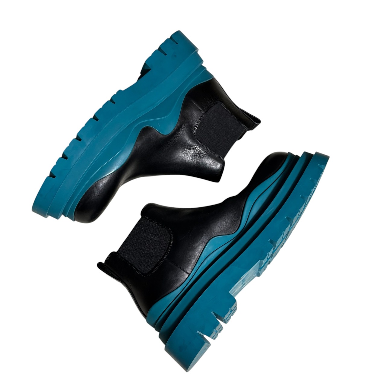 BOTTEGA VENETA leather tire chelsea boots