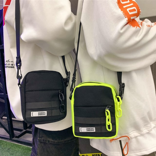 【予約販売】ショルダーバッグ メンズ シンプル ミニバッグ ブラック 黒 イエロー オレンジ 蛍光 チェーン 斜め掛け メッセンジャー スマホショルダー 旅行 トラベル こなれ感 お洒落 韓国 トレンド