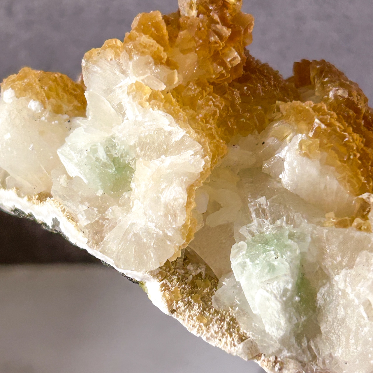 スティルバイト・グリーンアポフィライト・カルサイト