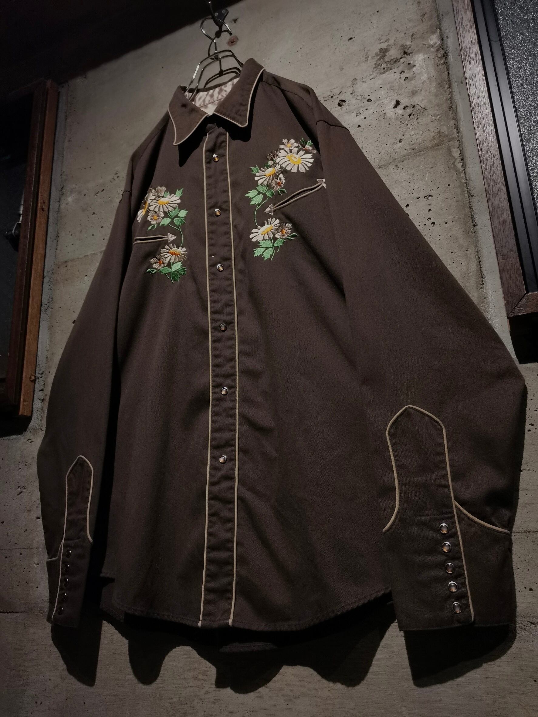 Caka】Flower Embroidery Pattern Vintage Western Shirts | Caka(カカ