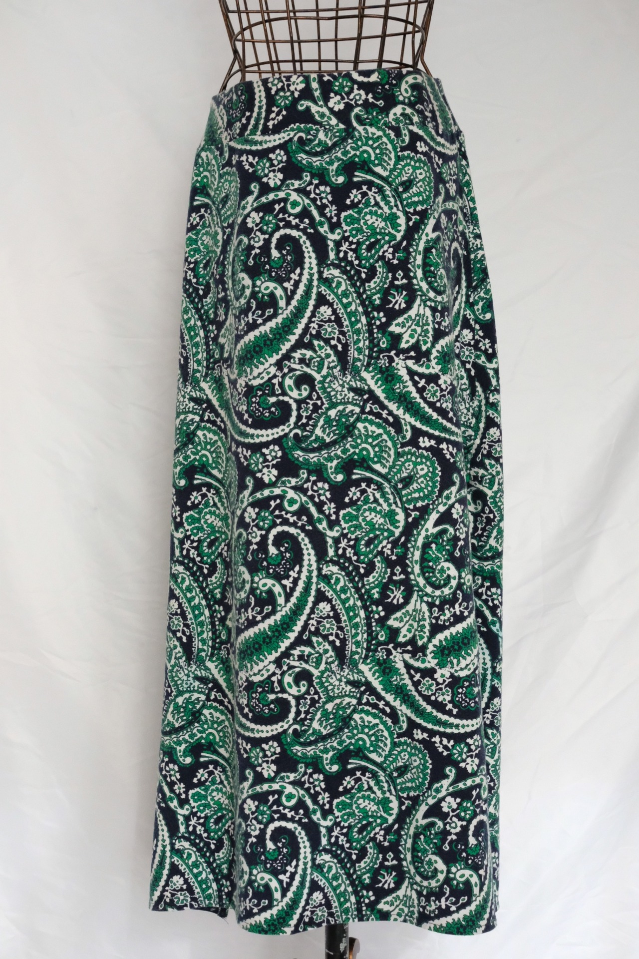 Paisley pattern side slit skirt