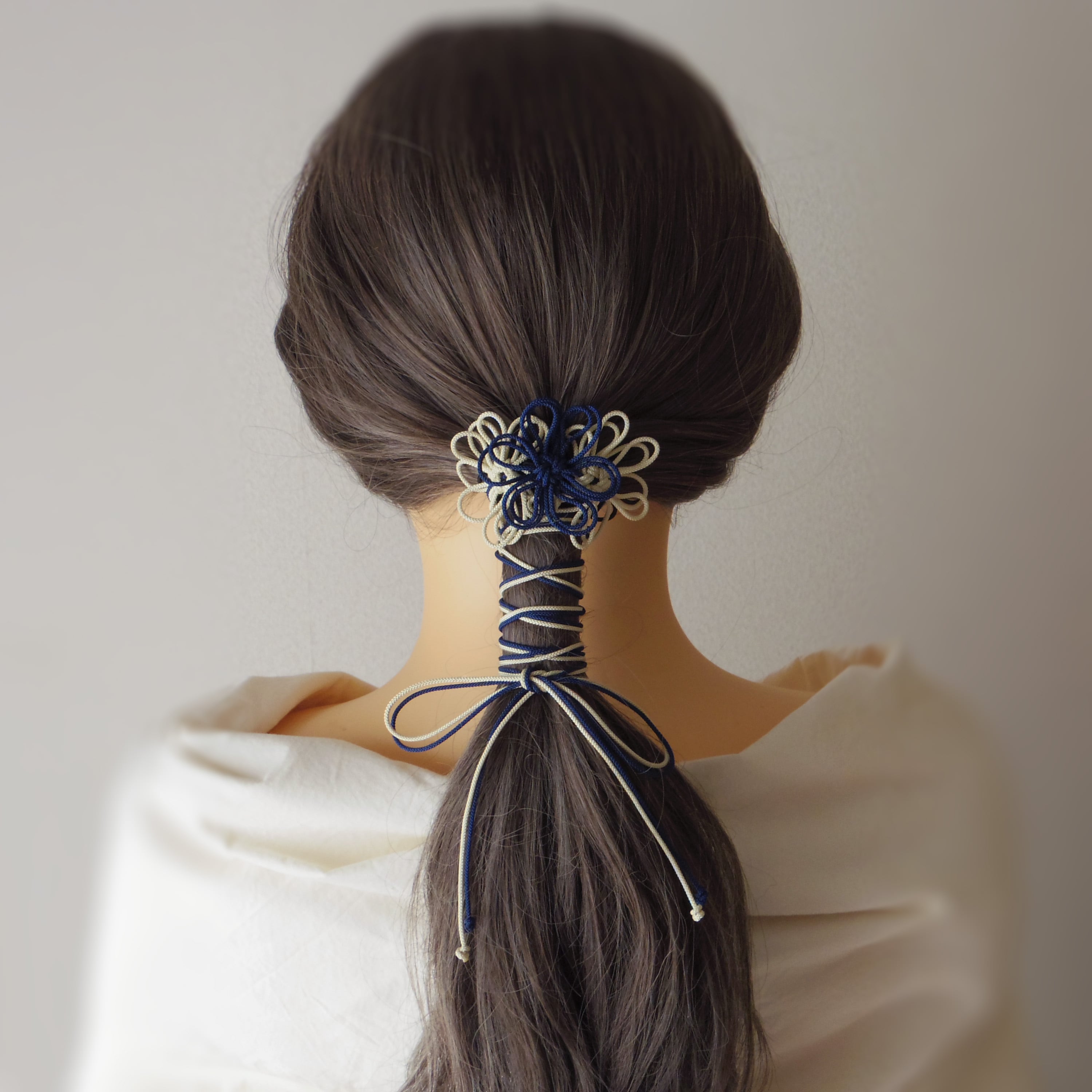 ヘアゴム「色ハ陽ニ冴エ」(濃青×アイボリー)