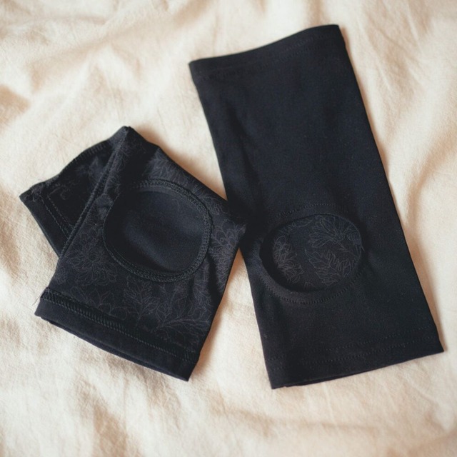 魔法の最強足のリフトアップ　生地の内側にプリントされた天然鉱石が、足首からふくらはぎにかけてのツボ(経絡)を刺激し、正しい筋肉のバランスをサポートします。  1.健康で美しい足元に 筋肉バランスが整い、足首が細くなります。 土踏まずのアーチが正しい位置に整います。 2.心地よく快適なサポート 足首の可動域が広がり、動かしやすくなります。 足の疲労が軽減され、疲れにくくなります。 3.内側からの美しさ 血流が促進され、足先まで暖かく感じます。 むくみが改善されます