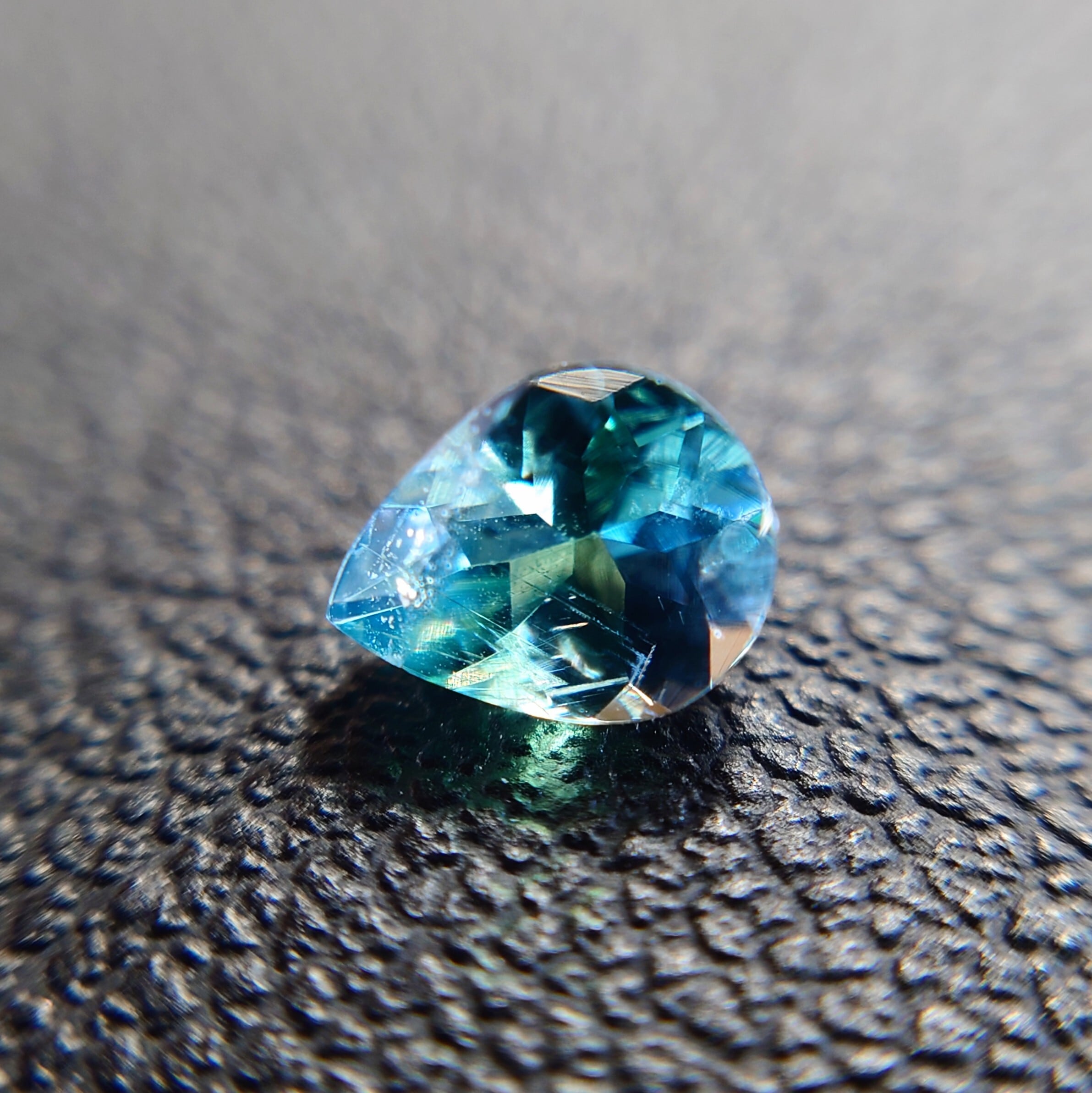 希少 Kornerupine 0.420ct Cr/Fe/V 日独成分分析済ソ付 ルース