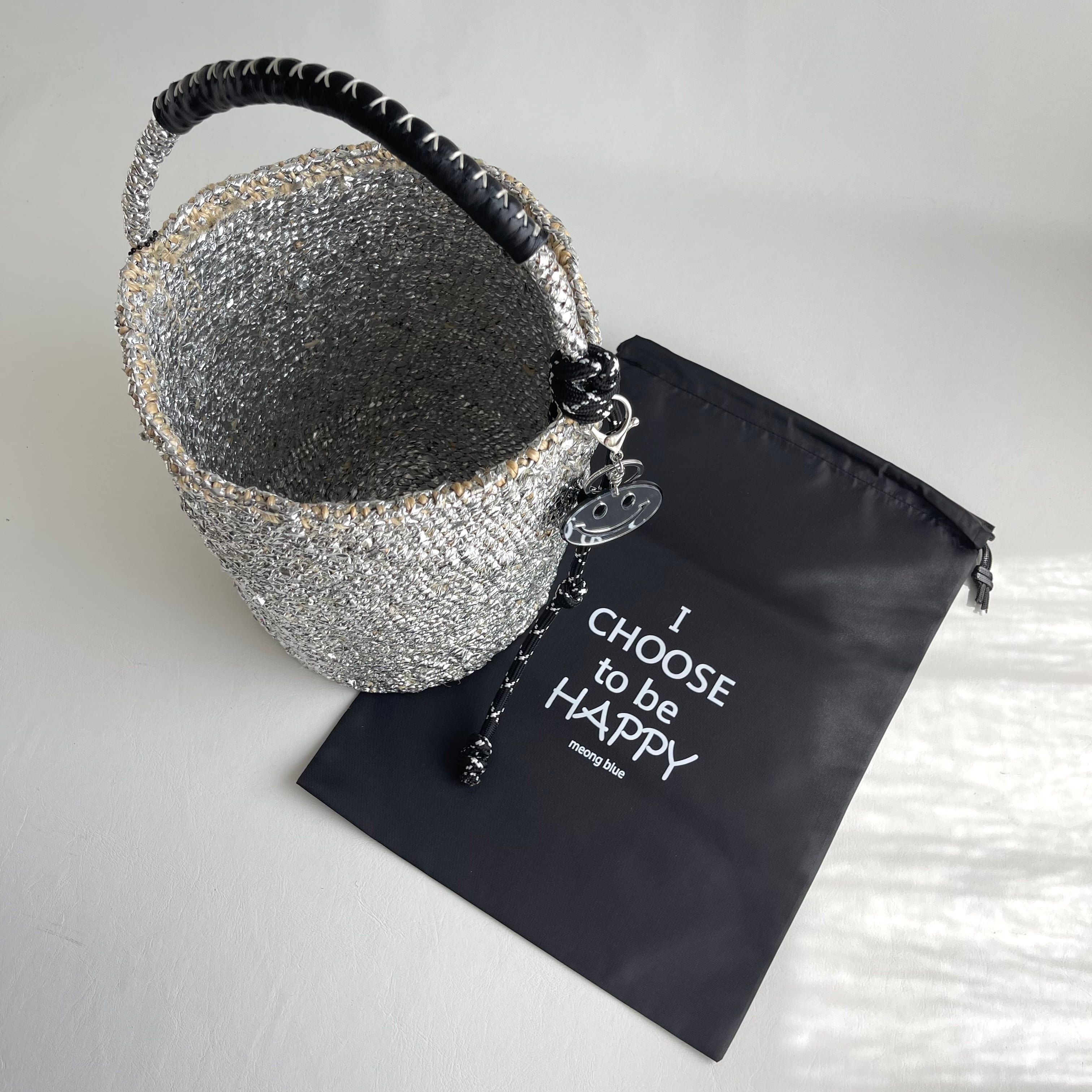 OVAL Kago-Bag / WIDE SIZE / スマイルチャーム＆巾着ポーチ付 | meong