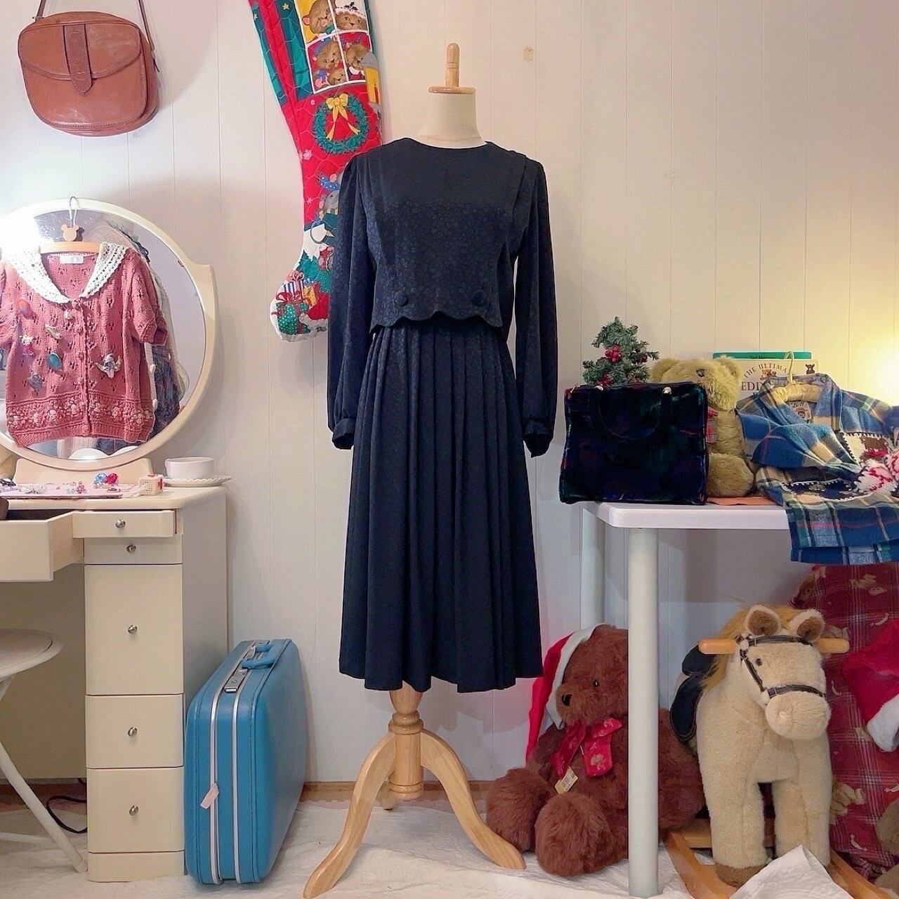 black mini flower separate one-piece