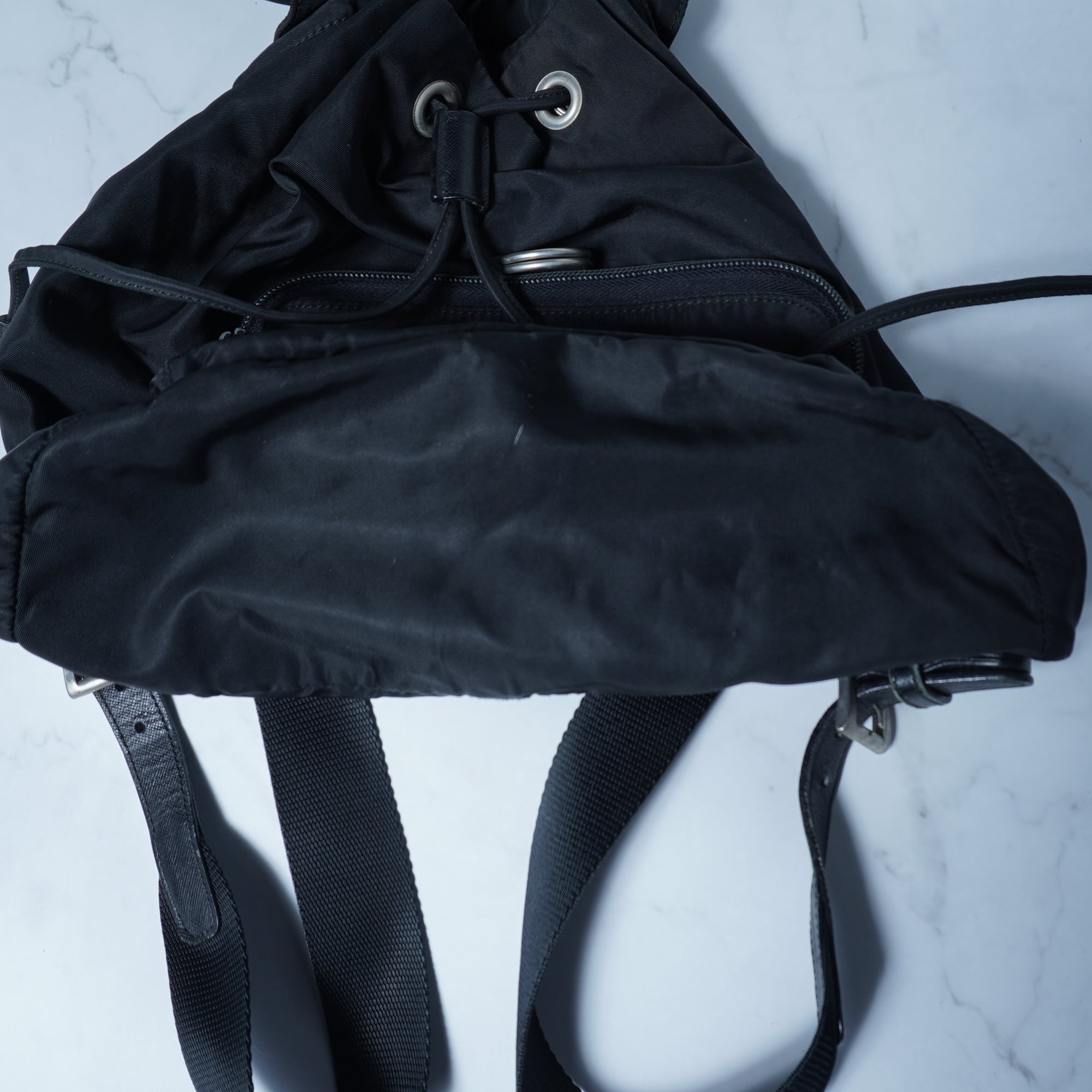 PRADA】プラダ ”三角プレートロゴ”ヴェラ高密度ナイロン・レザー切替
