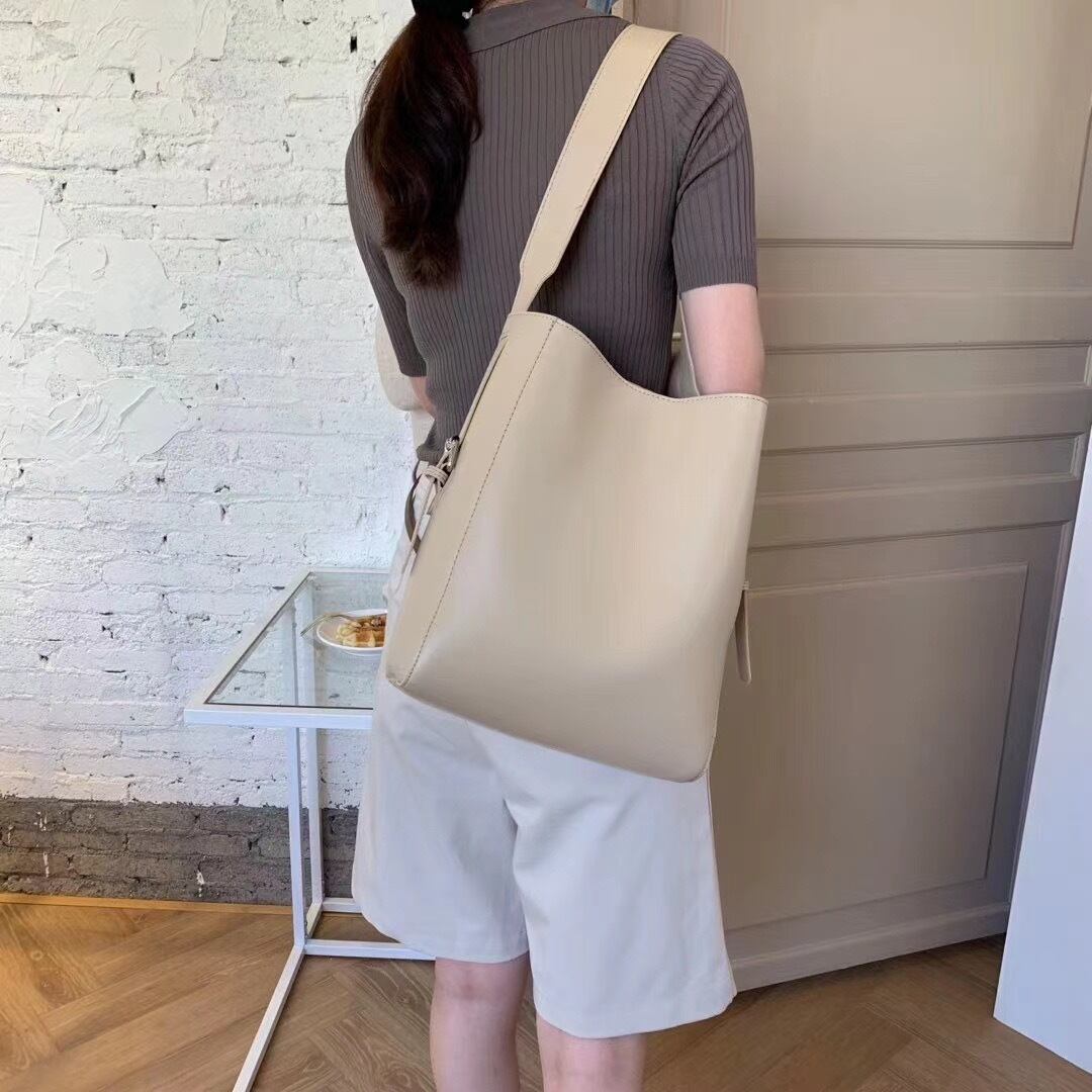 シンプルトートバッグ