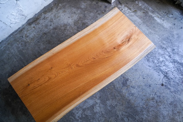 欅の良材 一枚板 低めのローテーブル
