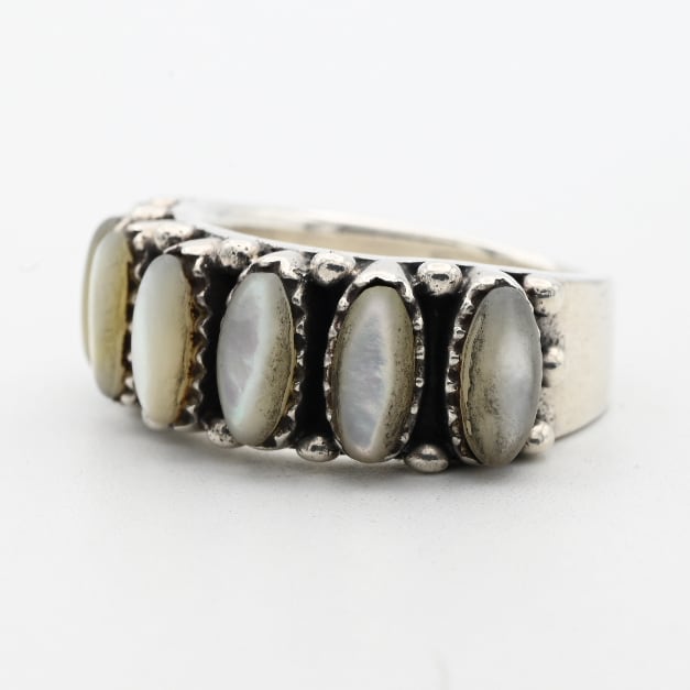 Continuous White Mother Of Pearl Accent Ring #11.5 / Denmark