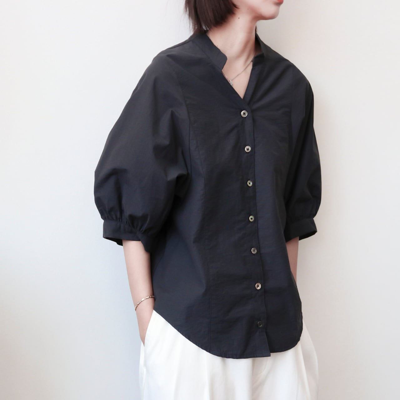 ボリュームスリーブヘムラインシャツ A01459