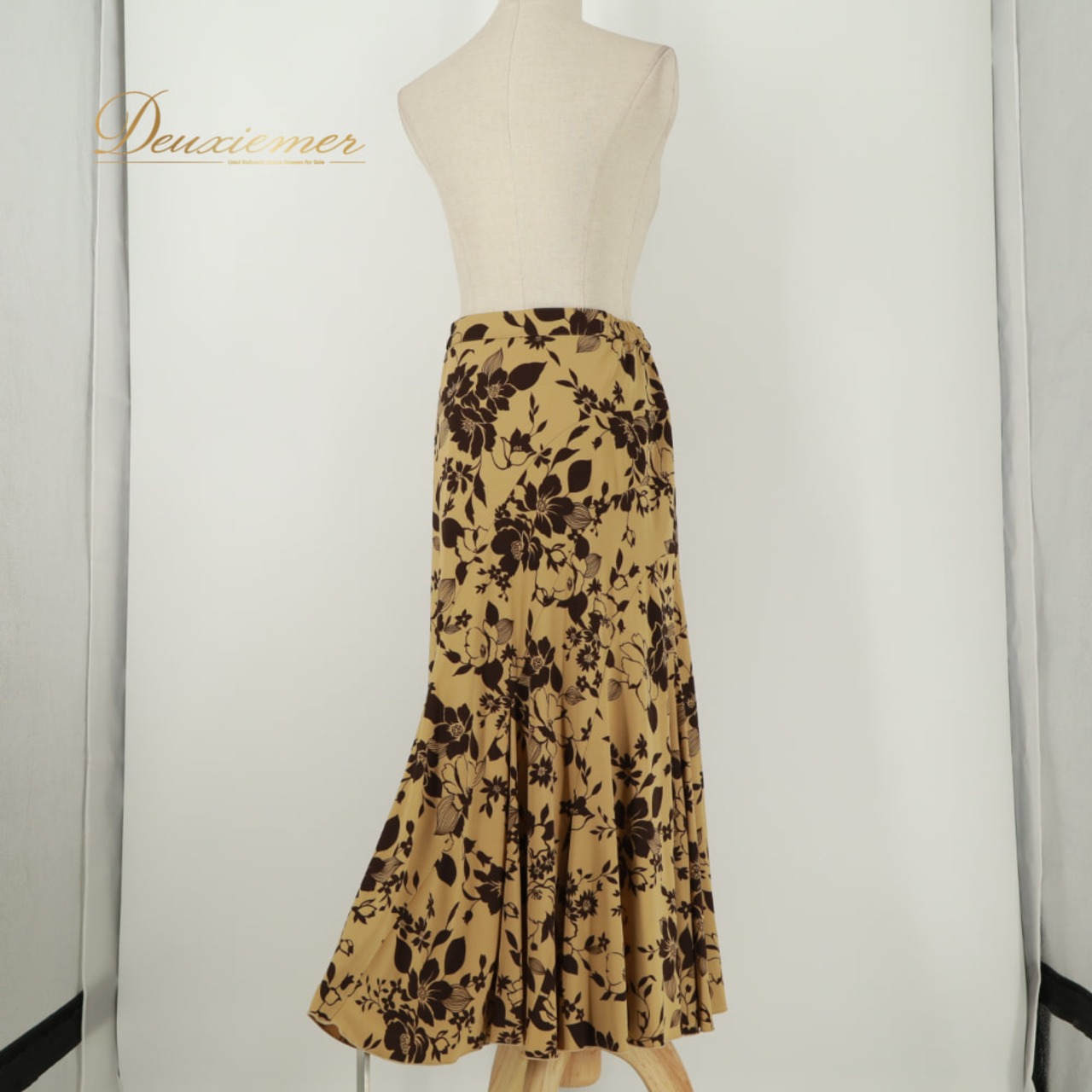 社交ダンス 衣装 Sanline サンリーヌ スカート レッスンウェア ベージュ系 ブラウン系 茶 花柄 植物柄 華やか かわいい おしゃれ 上品 大人っぽい ダンス レッスン 練習 ダンス衣装 練習着 社交ダンス衣装 フレアスカート ふんわり 軽やか