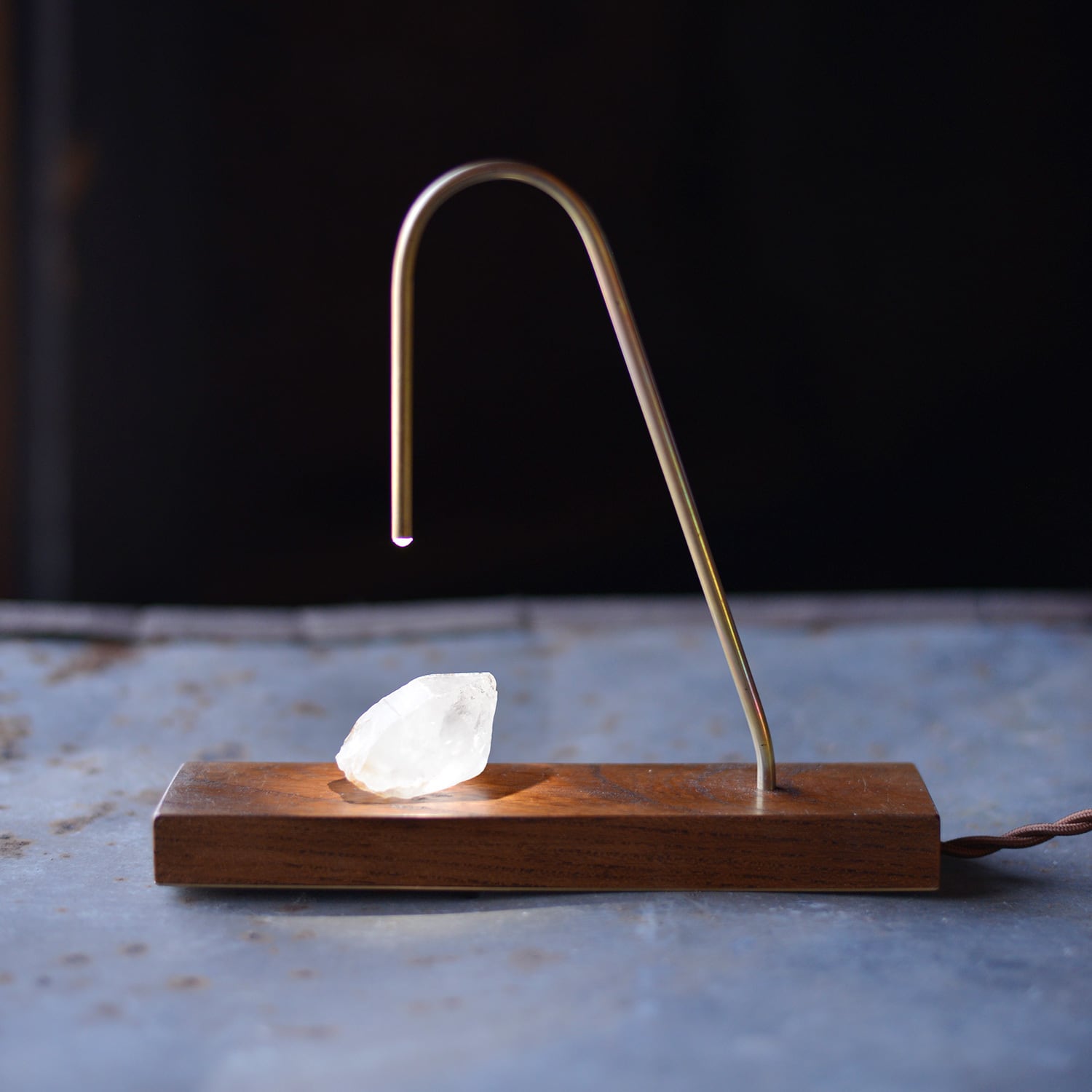 滴光灯【てきこうとう】