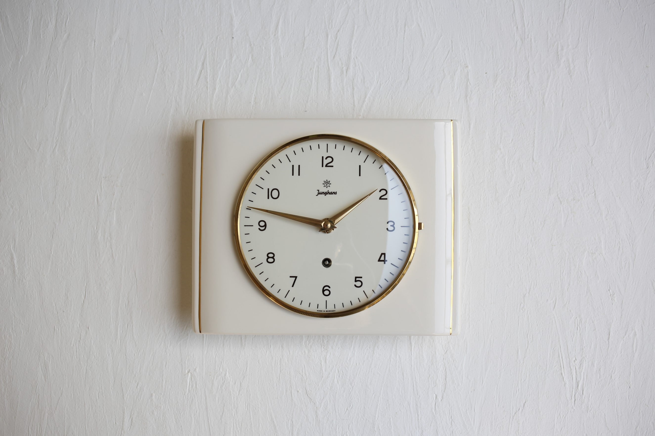 ドイツ アンティーク ヴィンテージ Junghans ユンハンス 壁掛け 四角 ゴールド×アイボリー(ゼンマイ機械式)N-03227