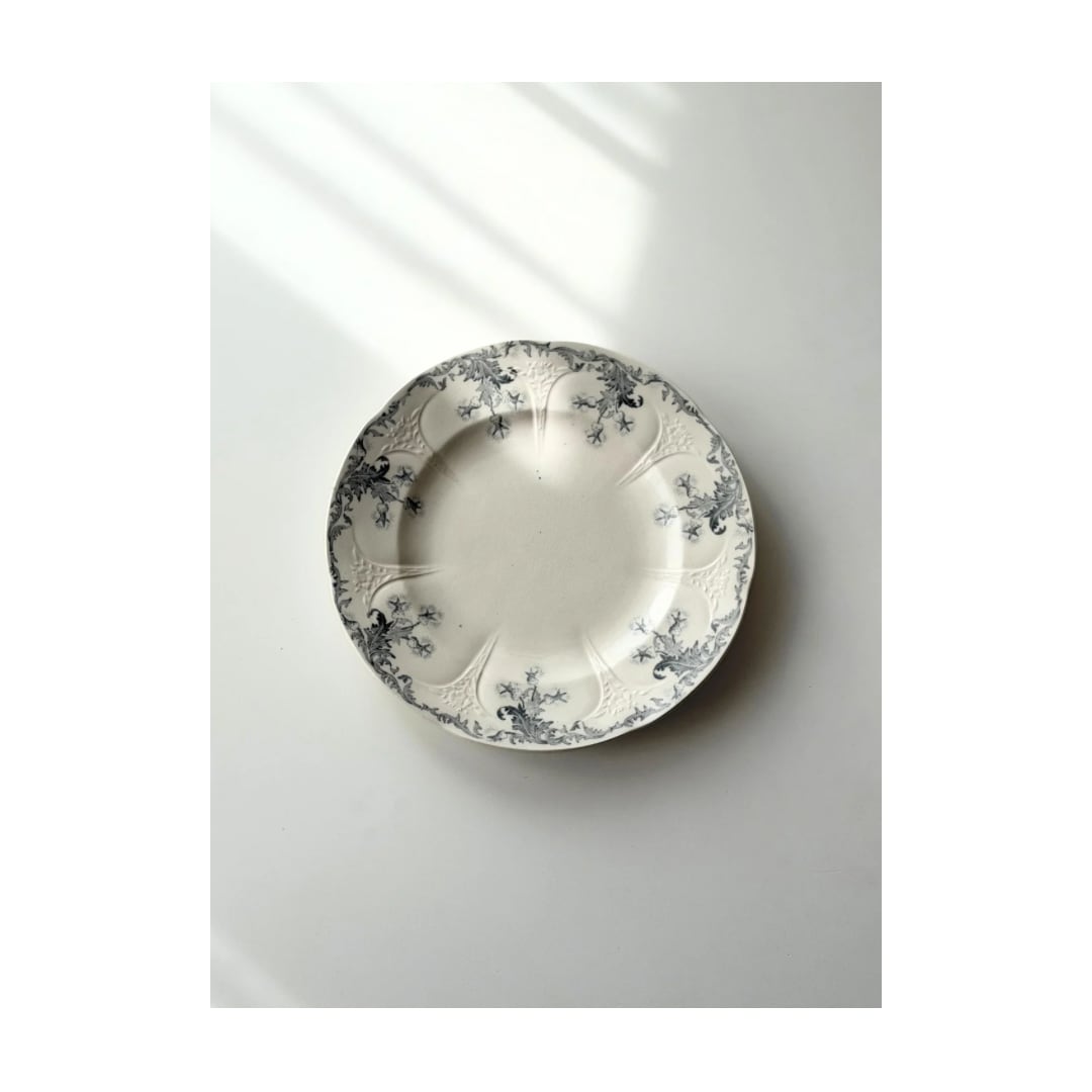 Longwy ロンウィー / “LORRAIN” レリーフの入った平皿プレート c