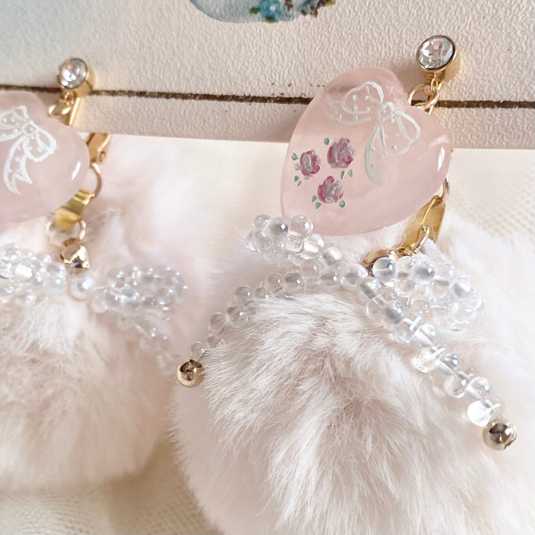 ぽんぽんリボンリボン イヤリング（WHITE) Pon Pon ribbon hand painted earrings