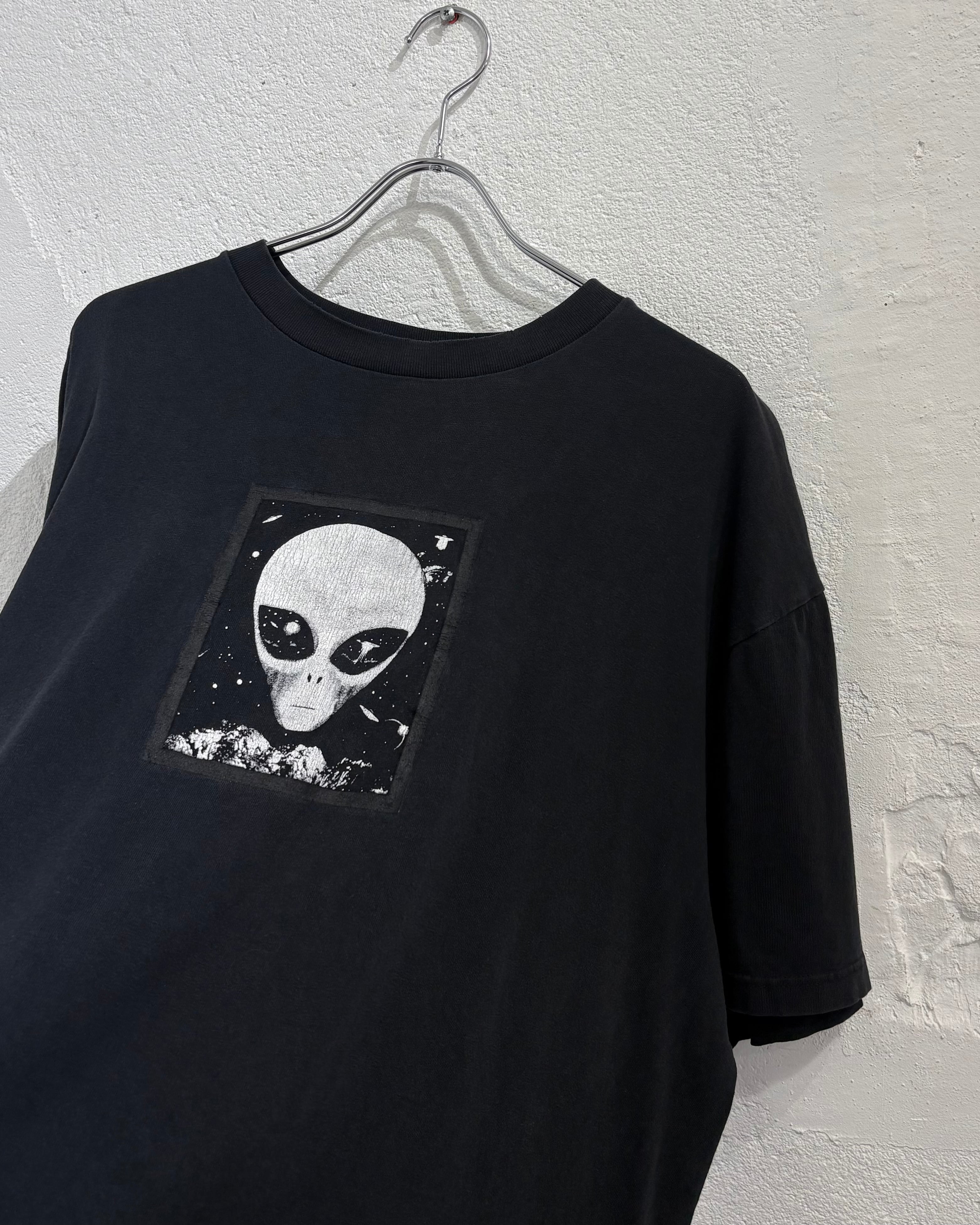 90s~ REQUEST JEANS "Alien" Print Tee CANADA製