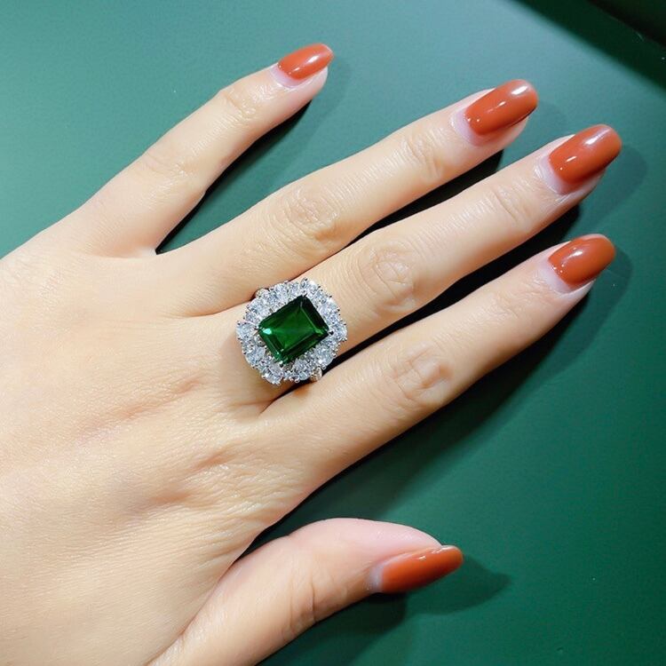 人工エメラルド グリーン 5カラット 高炭素ダイヤモンド キラキラ