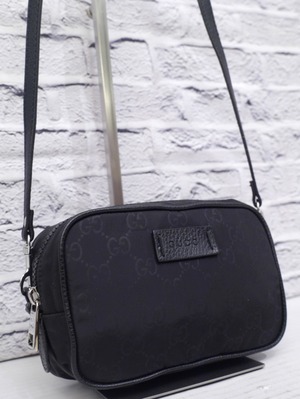 【極美品】GUCCI グッチ ユニセックス GGエンボス柄 ナイロン×レザー クロスボディ ショルダー カメラ バッグ ポーチ 黒
