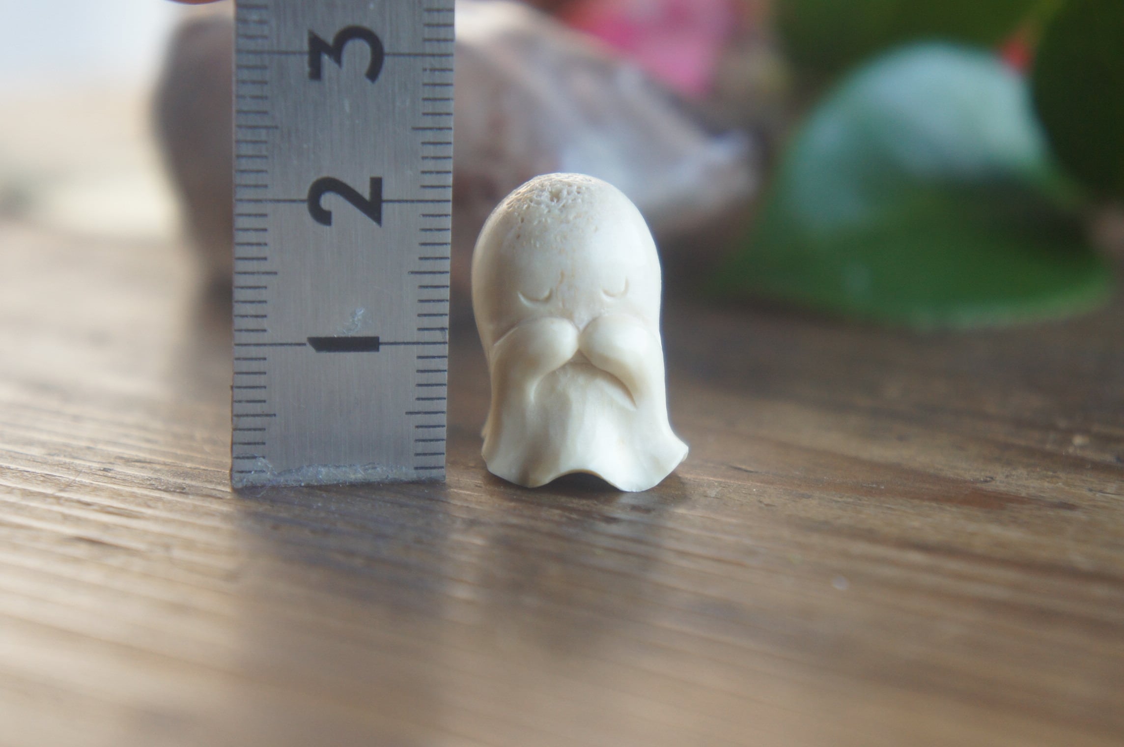 鹿角彫刻「兎角亀毛」おめめとじお祈りおばけ【1】 | deer bone 