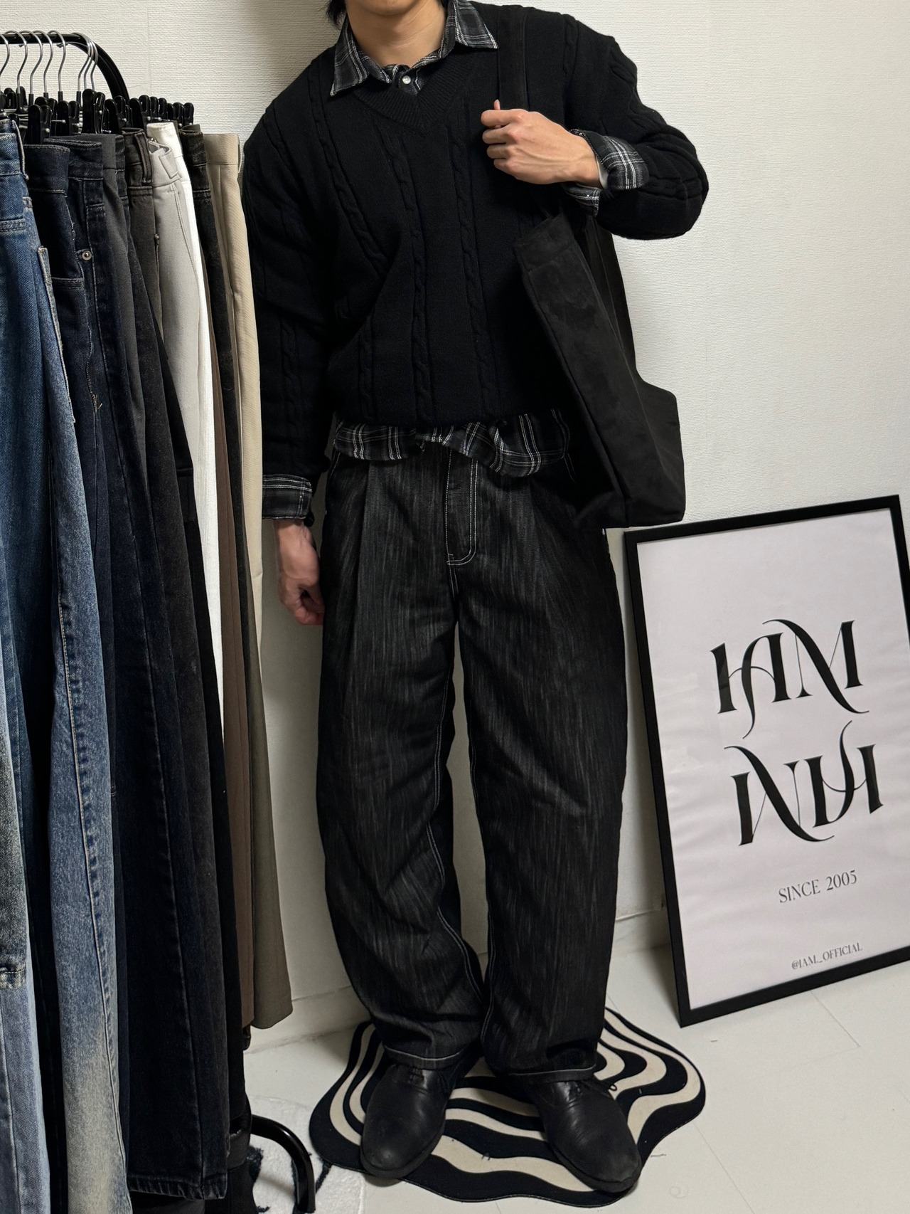 Non-Fade Indigo Tuck Semi Wide Jeans(Black) - 4